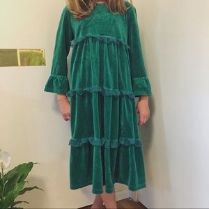 ⋒ green dress
